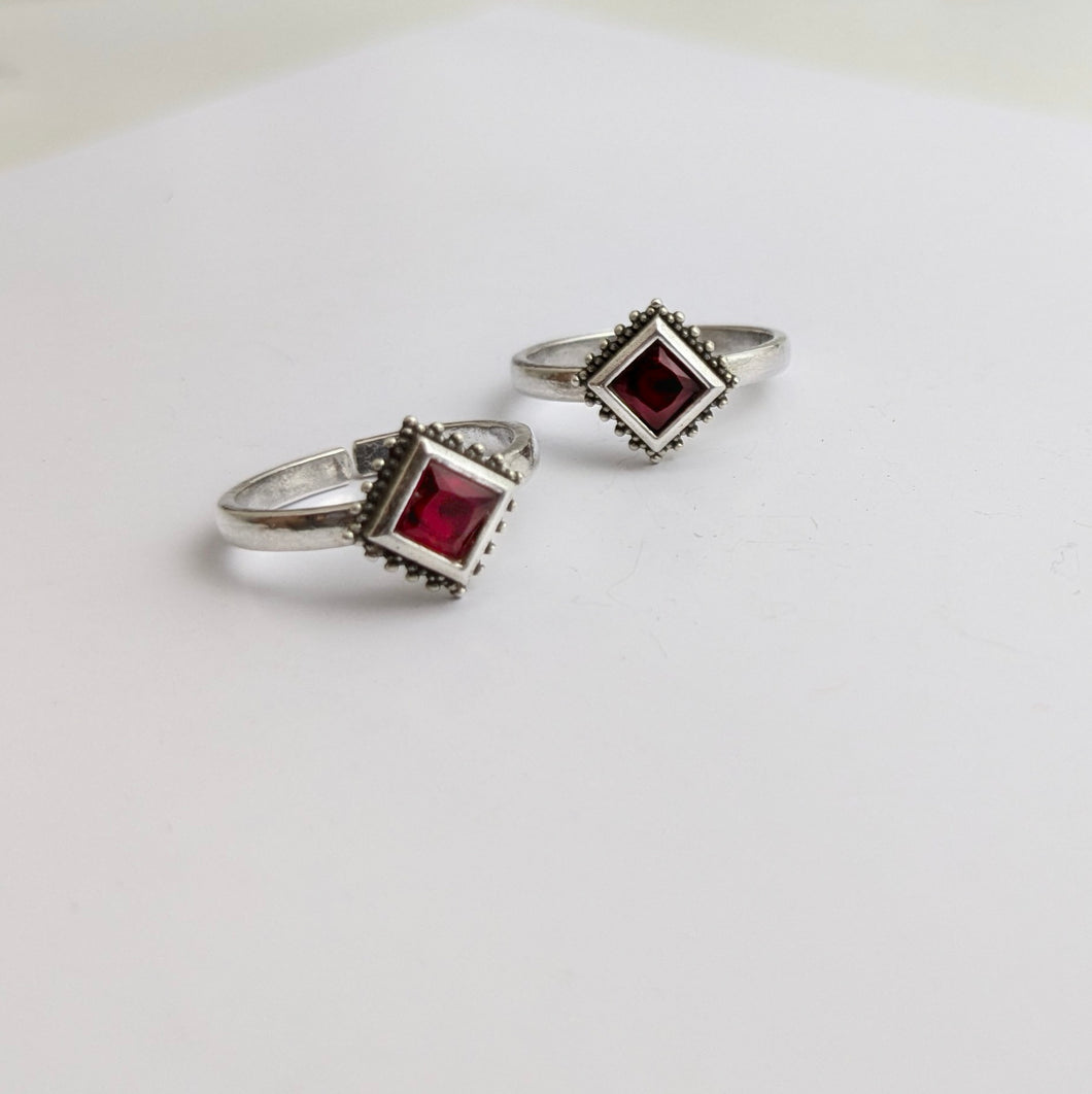 Silver toe ring with garnet cz stone