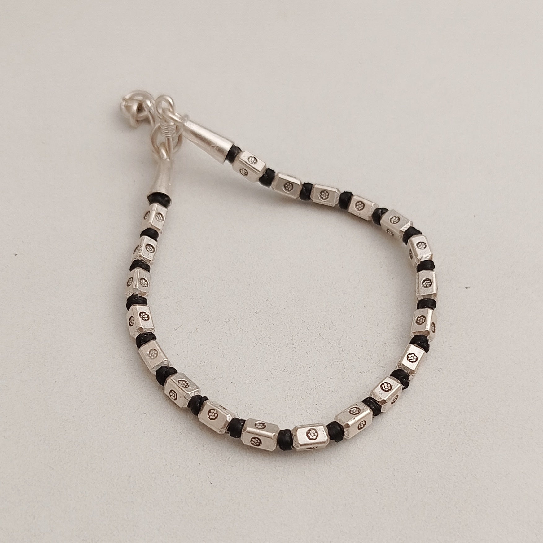 Black beads deals bracelet silver