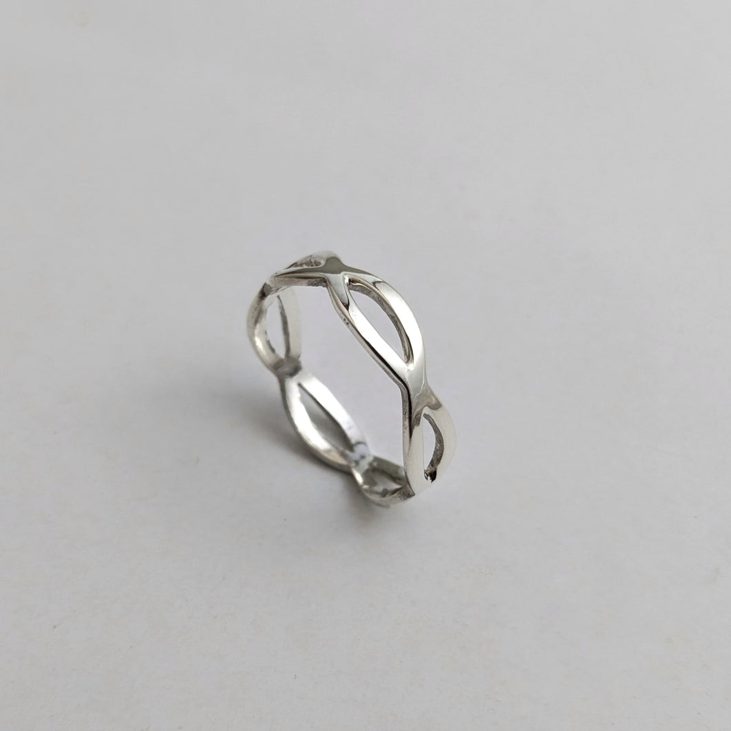 Intertwined ring