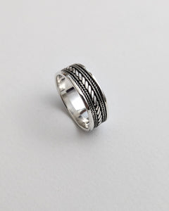 Woven band ring