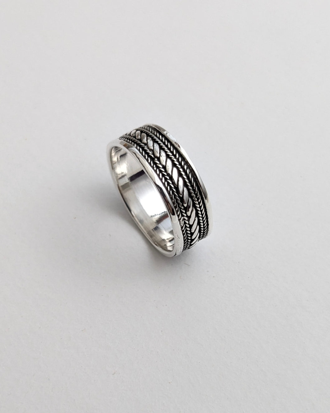 Woven band ring