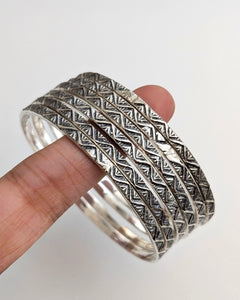 Wave bangle